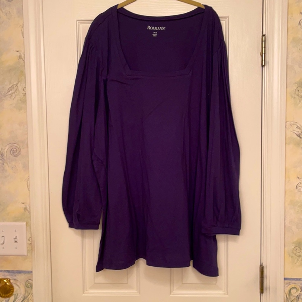 Navy Woman’s L/S shirred sleeves.  Never worn